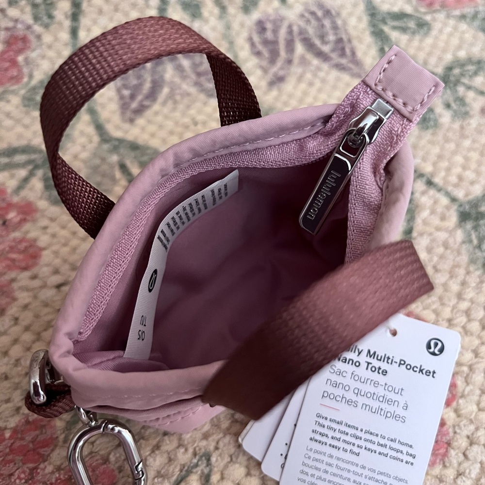 NWT lululemon Daily Multi-Pocket Nano - Picture 4 of 15